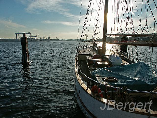 PICT0216.JPG - leuchtender Mast