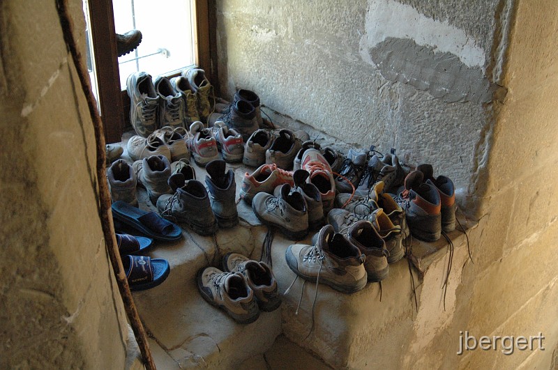 DSC_3947.JPG - Schuhe - Herberge in Granon