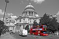 red bus vor "Paulskirche"